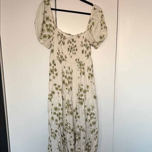Abercrombie & Fitch Dresses & Skirts - Abercrombie & Fitch Green Floral Midi Dress